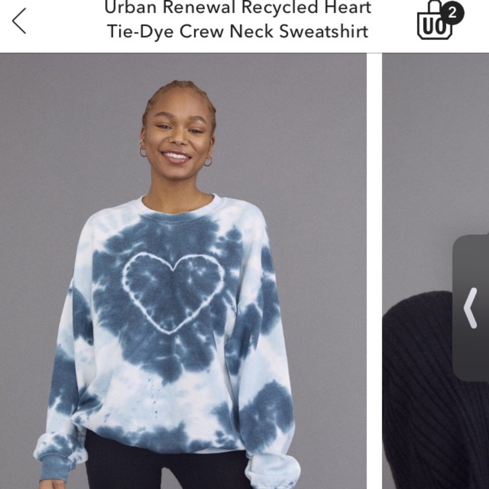 URBAN OUTFITTERS HEART CREWNECK 💙